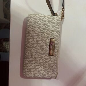 white michael kors wristlet